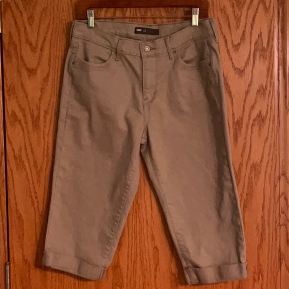 Levi Cuffed Tan Denim Capris LNC - Picture 1 of 6